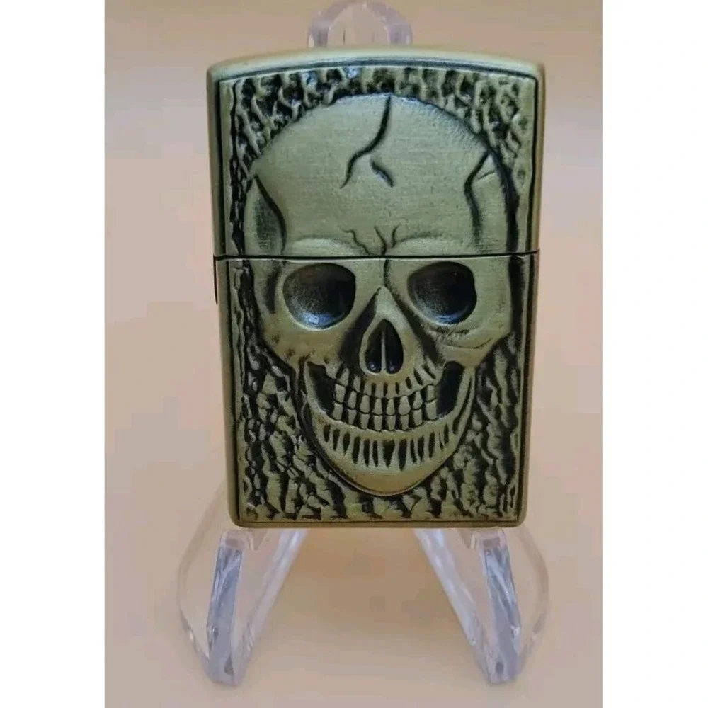 New Retro Butane Brass Tone 3D Skull Lighter, Soft Flame